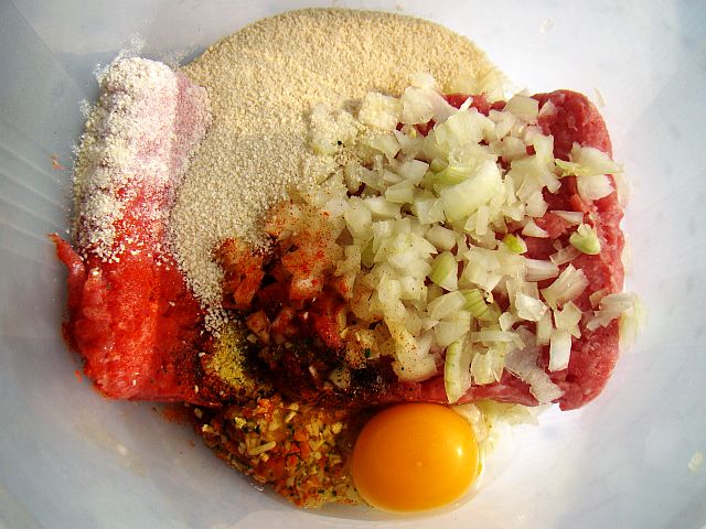 Фарш в миске